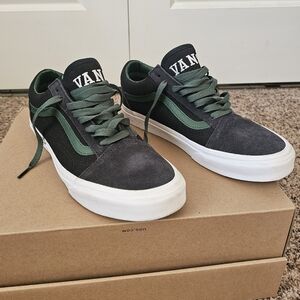 Vans Old Skool Low-Top Sneakers - Black & Green (Unisex)